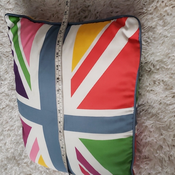 $5 w/Bundle. UK FLAG pillow - Picture 2 of 7